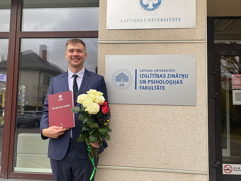 Lepojamies ar mūsu pētnieku Kārli Greitānu, kurš ieguvis zinātnes doktora grādu (PhD) sociālajās zinātnēs (izglītības zinātnes)!